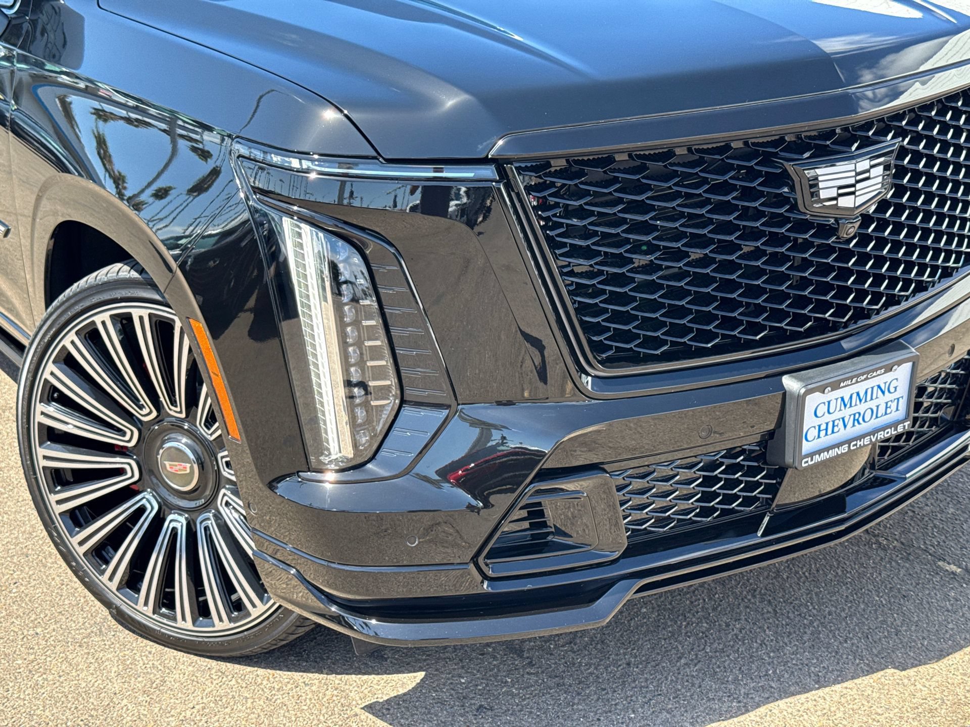 Used 2025 Cadillac Escalade V AWD/4WD image 3