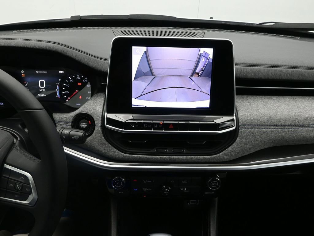 Used 2025 Jeep Compass Latitude image 21