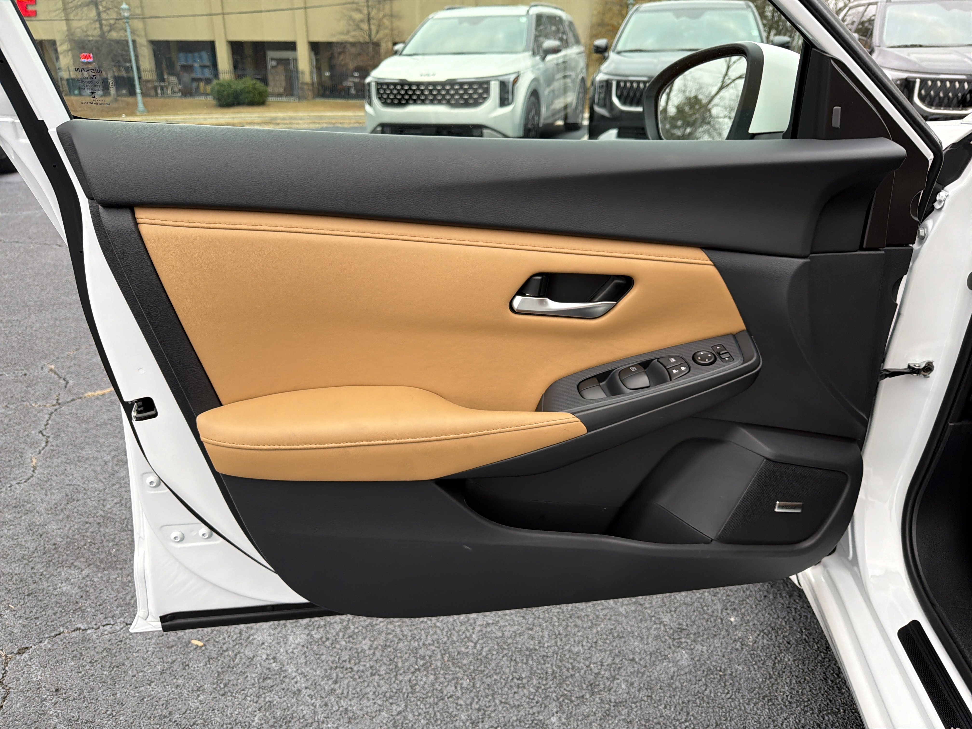 Used 2024 Nissan Sentra SV w/ SV Premium Package image 10