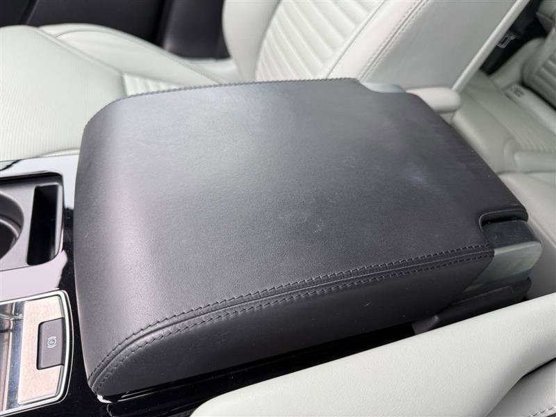 Used 2019 Land Rover Discovery HSE Luxury image 29