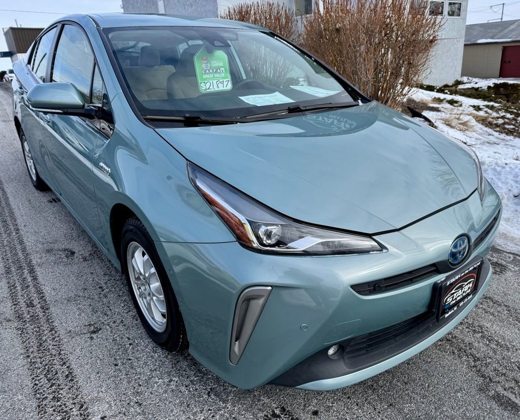 Used 2019 Toyota Prius LE image 2