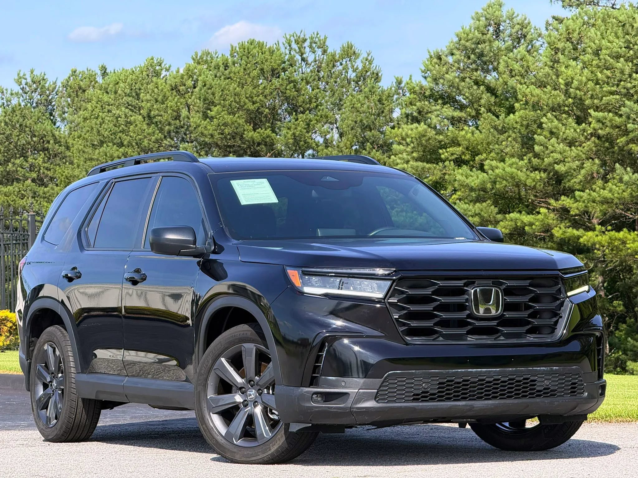 Used 2025 Honda Pilot Sport image 5