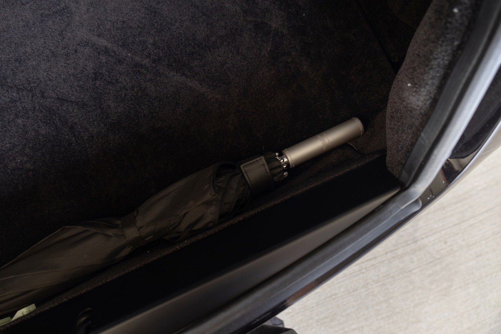 Used 2015 Aston Martin Vanquish Volante RWD image 31