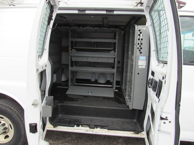 Used 2017 Chevrolet Express 2500 RWD image 16
