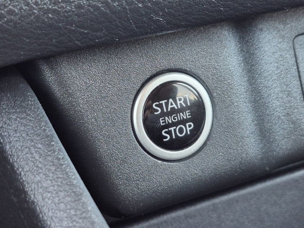 Used 2023 Nissan Rogue S image 27