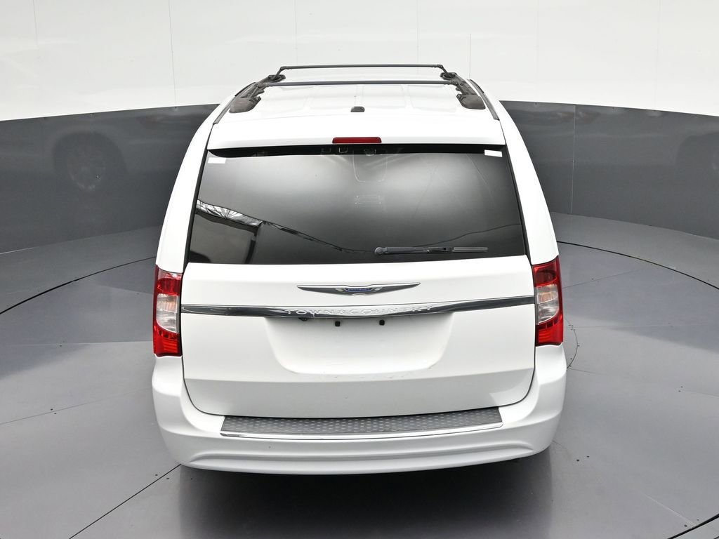 Used 2016 Chrysler Town & Country Touring FWD image 23