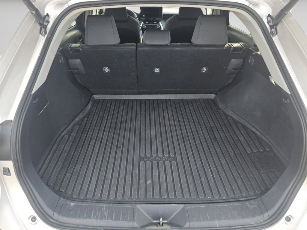 Used 2024 Toyota Venza LE image 24