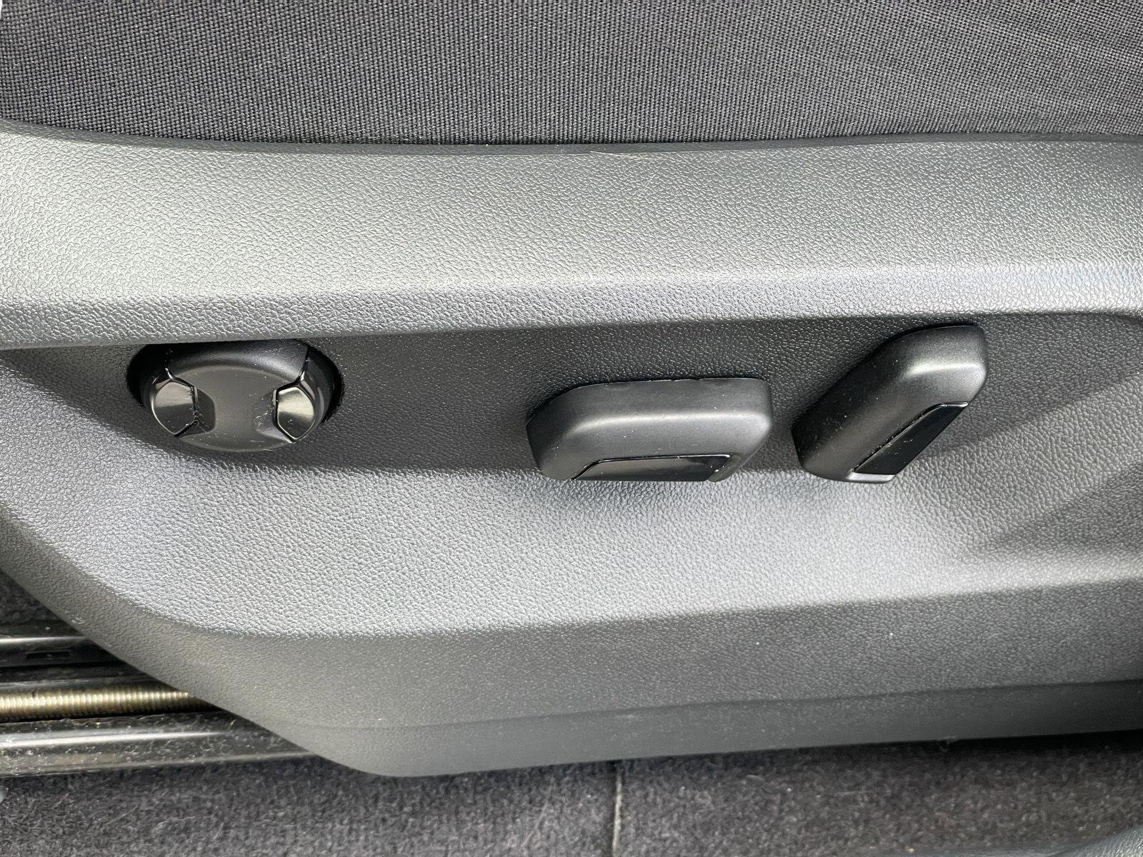 Used 2024 Volkswagen Atlas SE w/ Panoramic Sunroof Package image 27