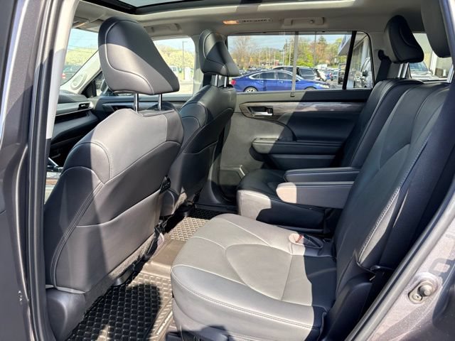 Used 2022 Toyota Highlander Platinum AWD/4WD image 21