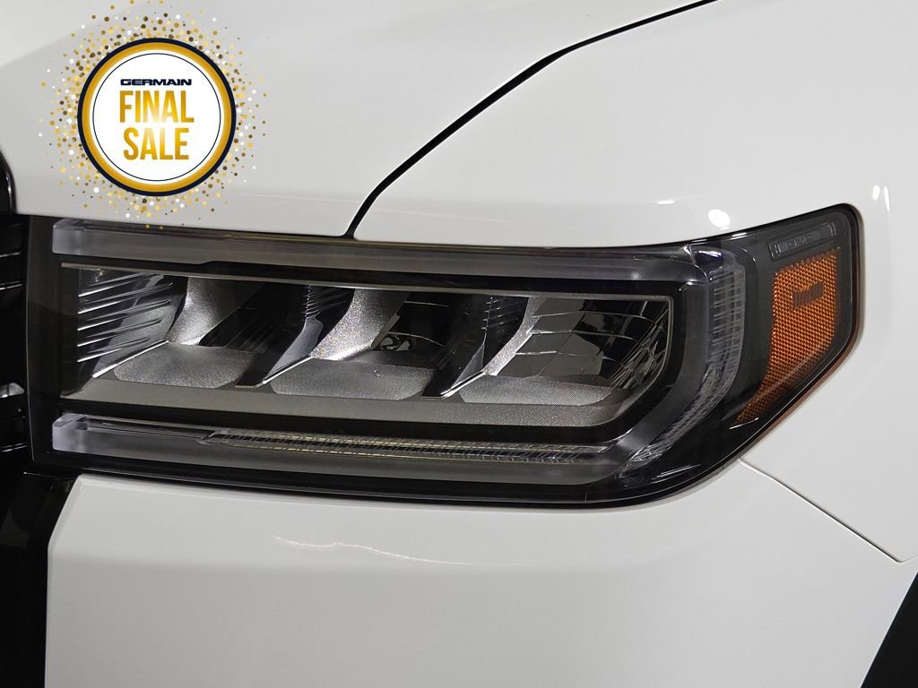 Used 2023 GMC Acadia SLE w/ Driver Convenience Package image 12