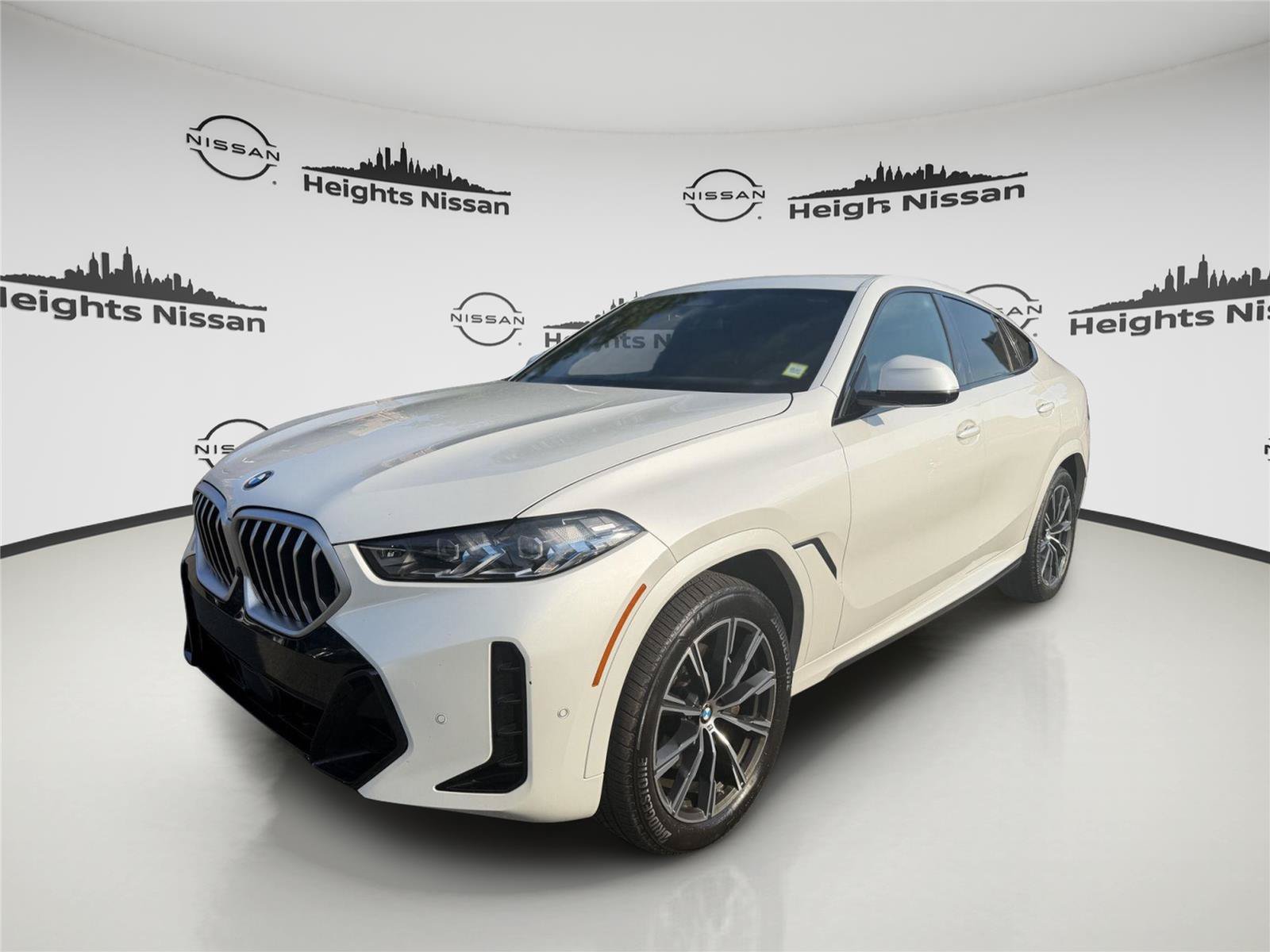 Used 2026 BMW X6 xDrive40i w/ Climate Comfort Package AWD/4WD image 1