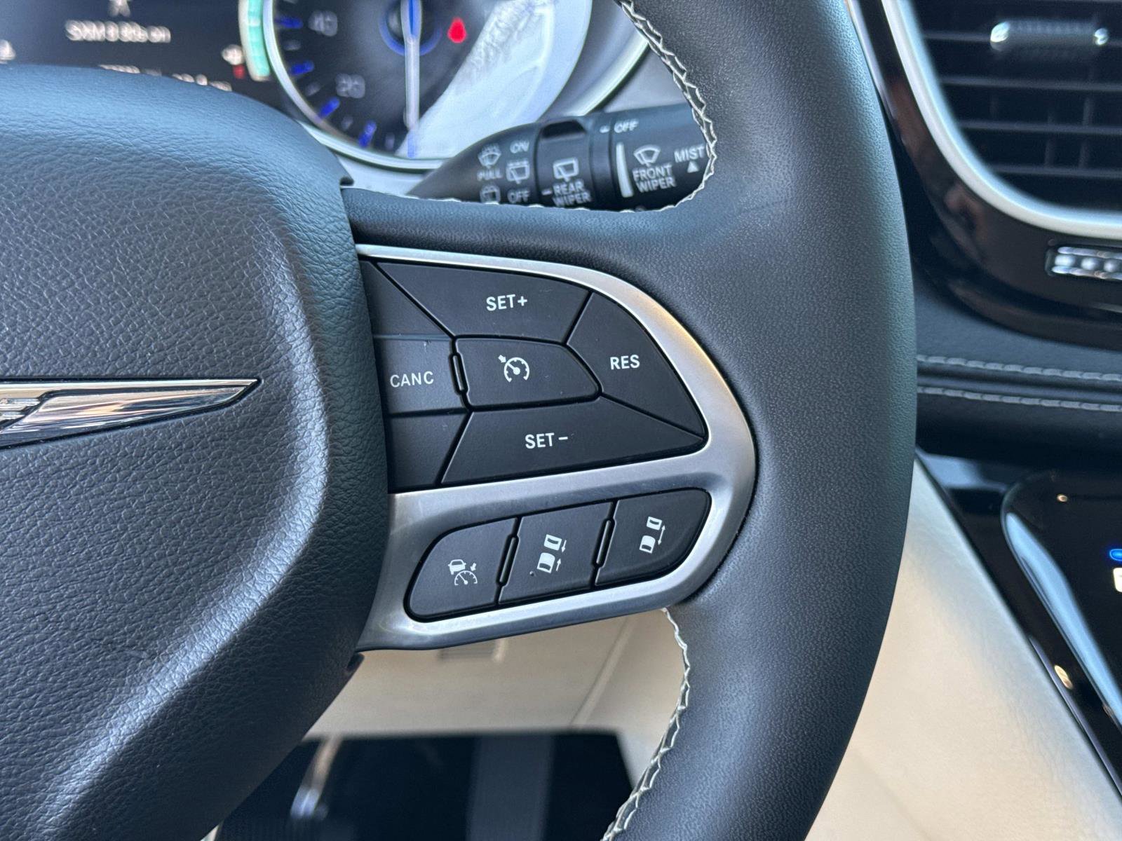 Certified 2022 Chrysler Pacifica Touring-L image 30