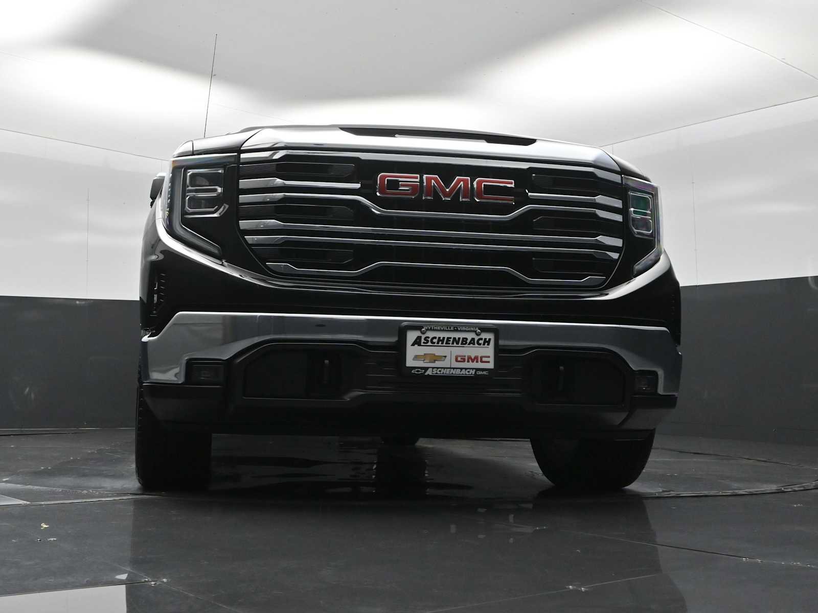 Used 2024 GMC Sierra 1500 SLT w/ SLT Convenience Package AWD/4WD image 18