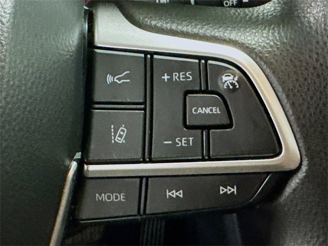 Used 2022 Toyota Highlander L image 17