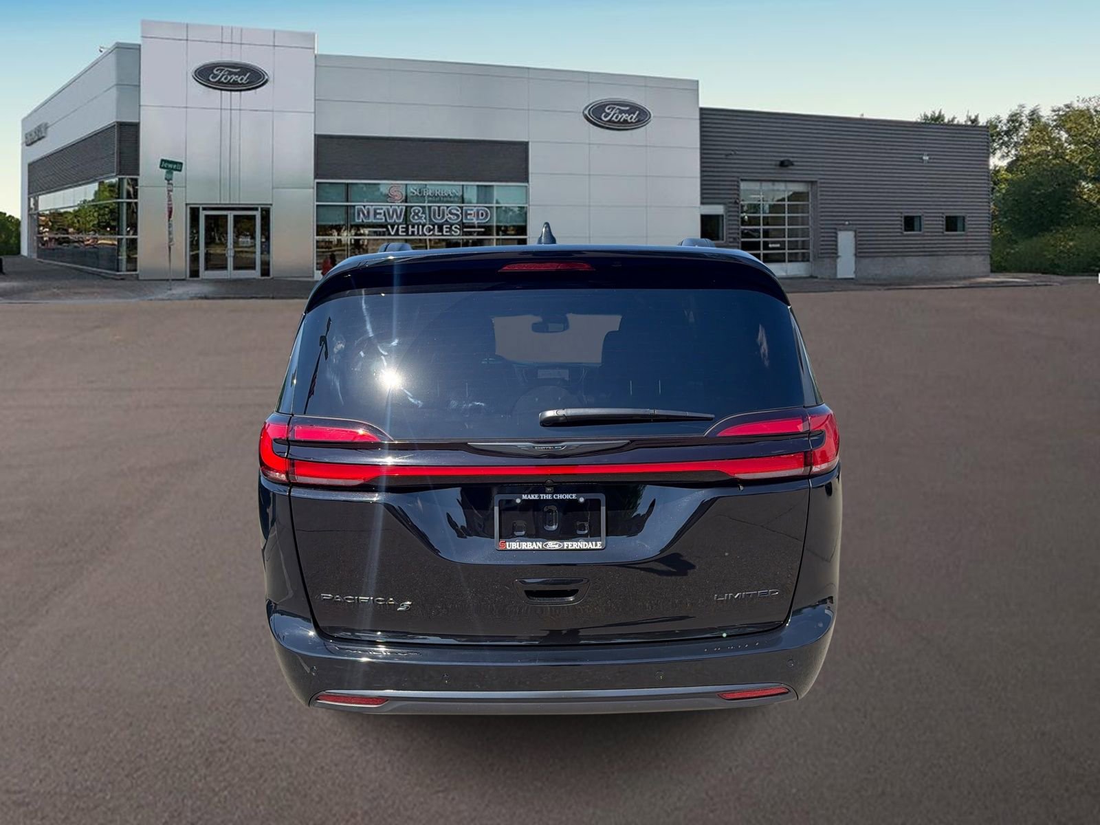 Used 2026 Chrysler Pacifica Limited w/ S Appearance Package FWD image 10