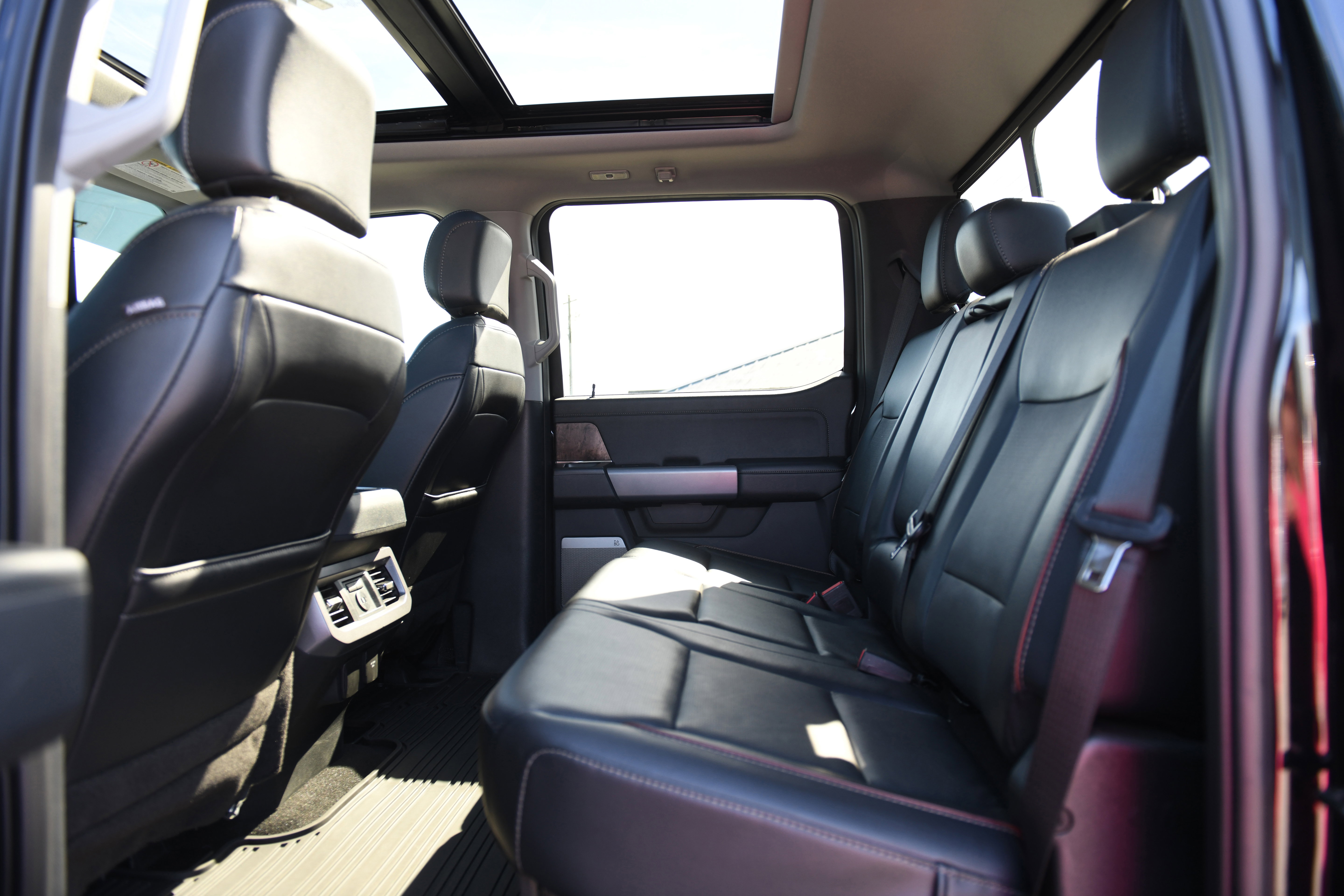 Used 2024 Ford F250 Lariat w/ Lariat Ultimate Package AWD/4WD image 17