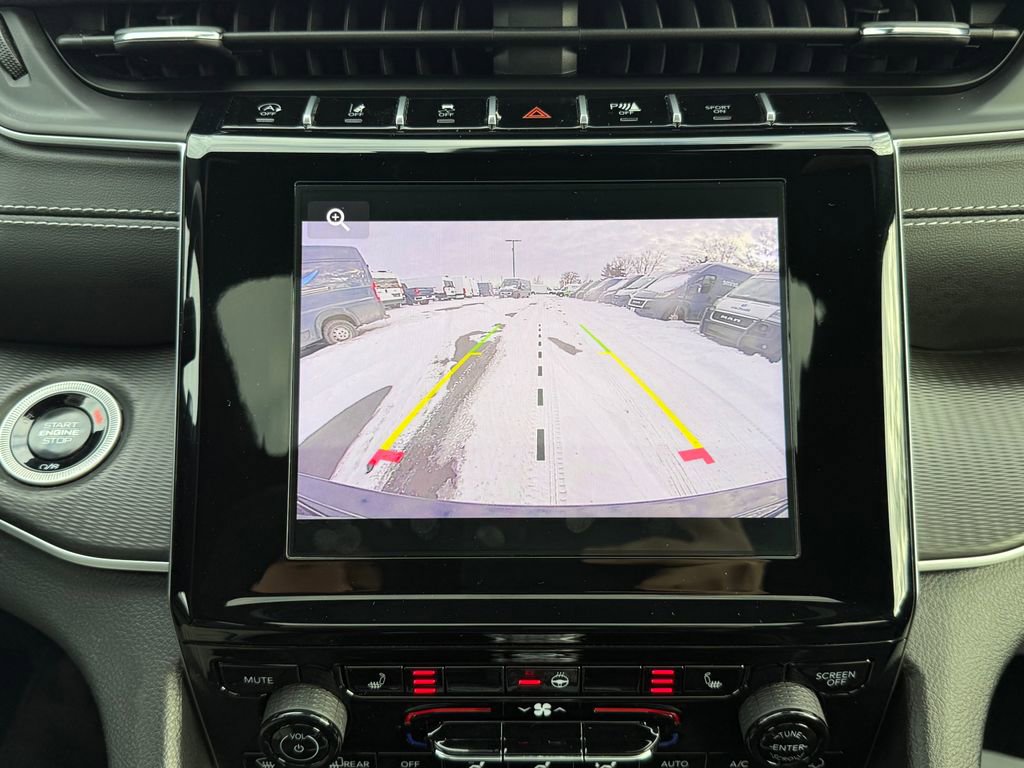 Used 2024 Jeep Grand Cherokee Altitude image 23