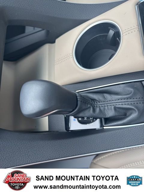 Used 2022 Toyota Avalon XLE w/ Moonroof Package FWD image 21