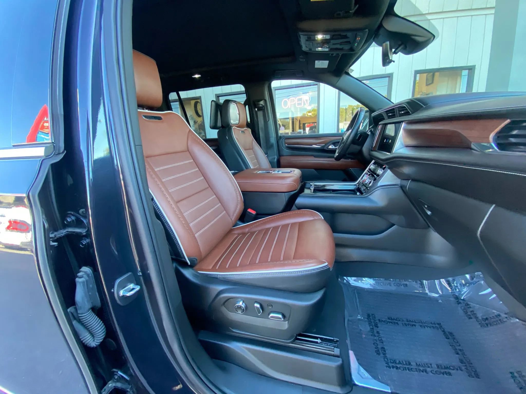 Used 2023 GMC Yukon XL Denali Ultimate image 40