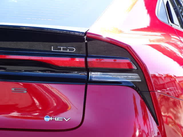 Used 2024 Toyota Prius FWD image 12
