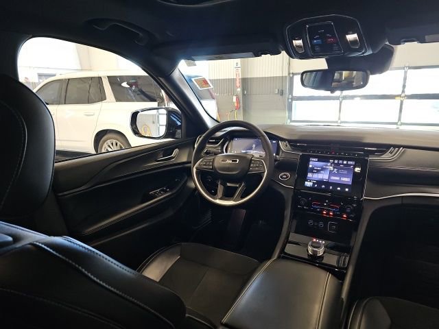 Used 2023 Jeep Grand Cherokee Altitude image 24