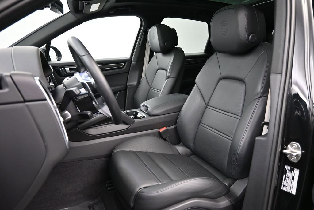 Certified 2023 Porsche Cayenne Platinum Edition AWD/4WD image 5