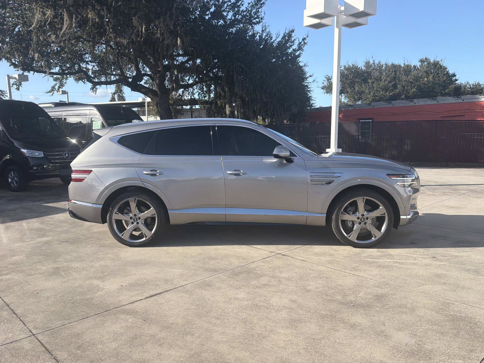 Used 2022 Genesis GV80 2.5T w/ Prestige Package 04 AWD/4WD image 2