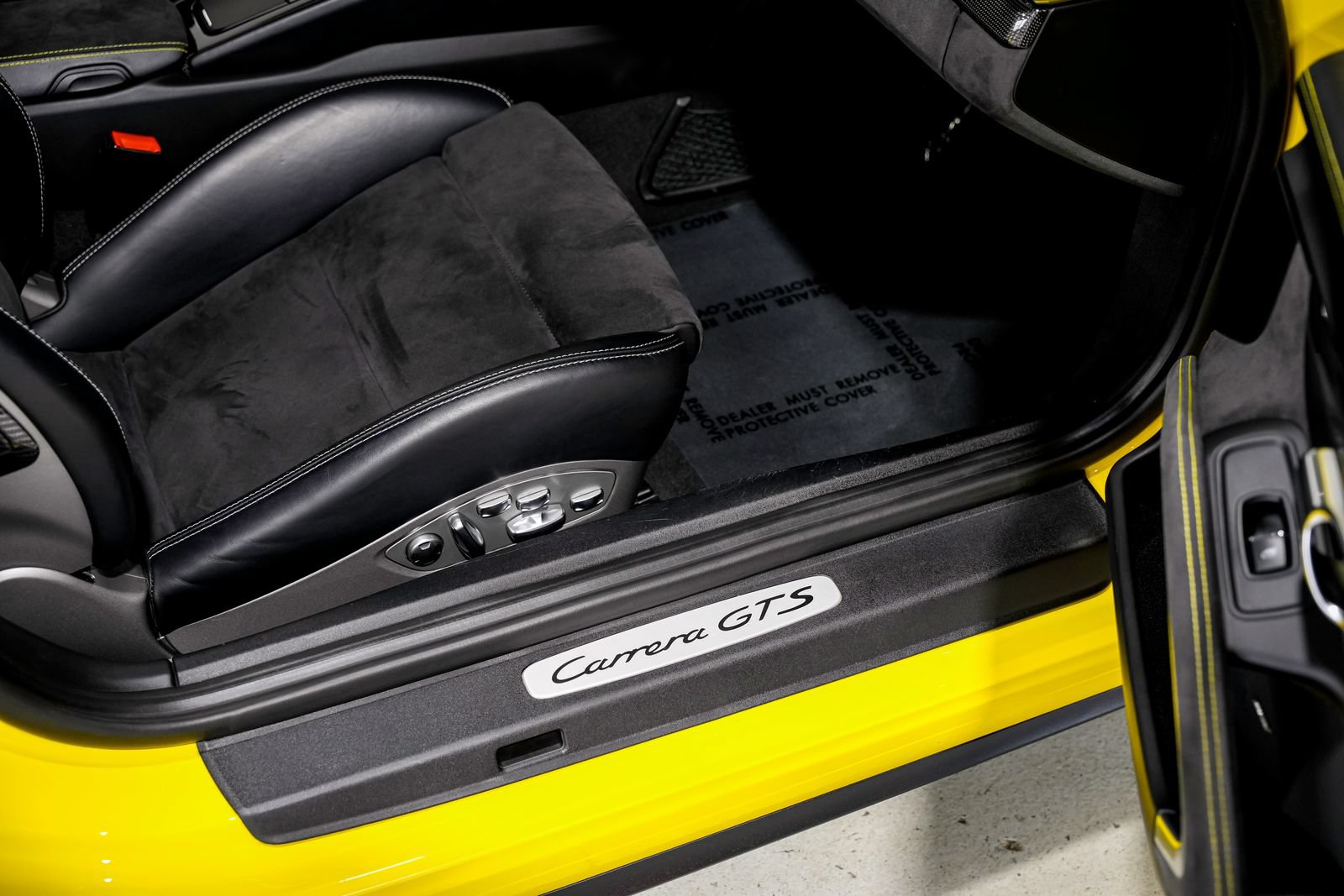 Used 2015 Porsche 911 Carrera GTS RWD image 27