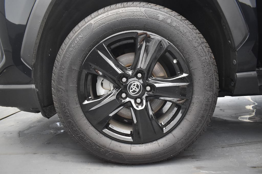 Used 2022 Toyota RAV4 LE AWD/4WD image 10