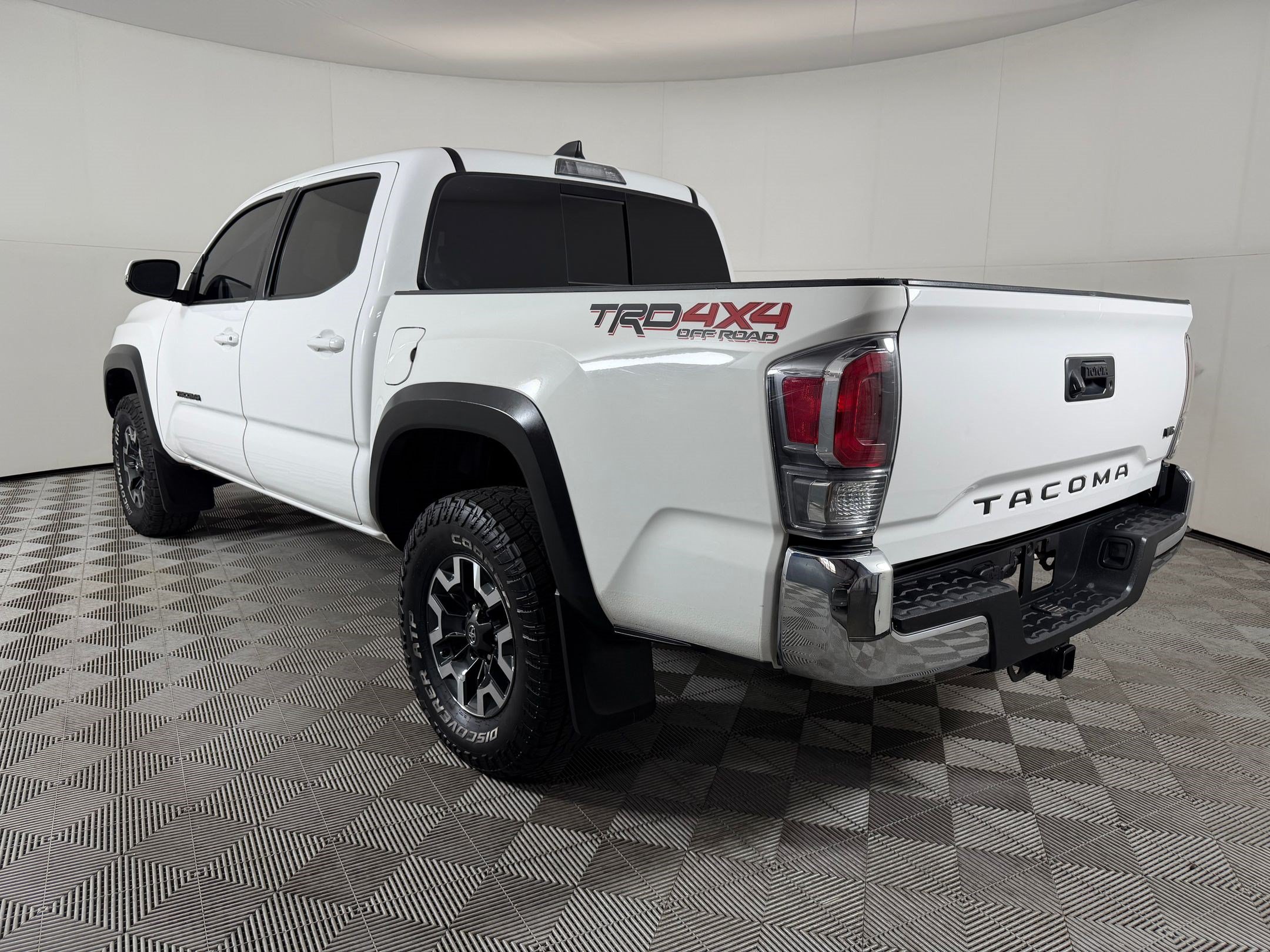 Used 2022 Toyota Tacoma TRD Off-Road w/ Black Out Package (TMS) AWD/4WD image 3