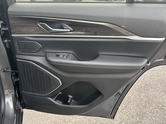New 2026 Jeep Grand Cherokee Limited w/ Luxury Tech Group II RWD image 17