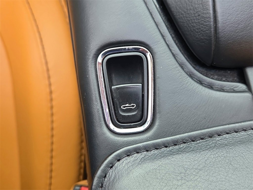 Used 2019 Aston Martin DB11 Volante image 15