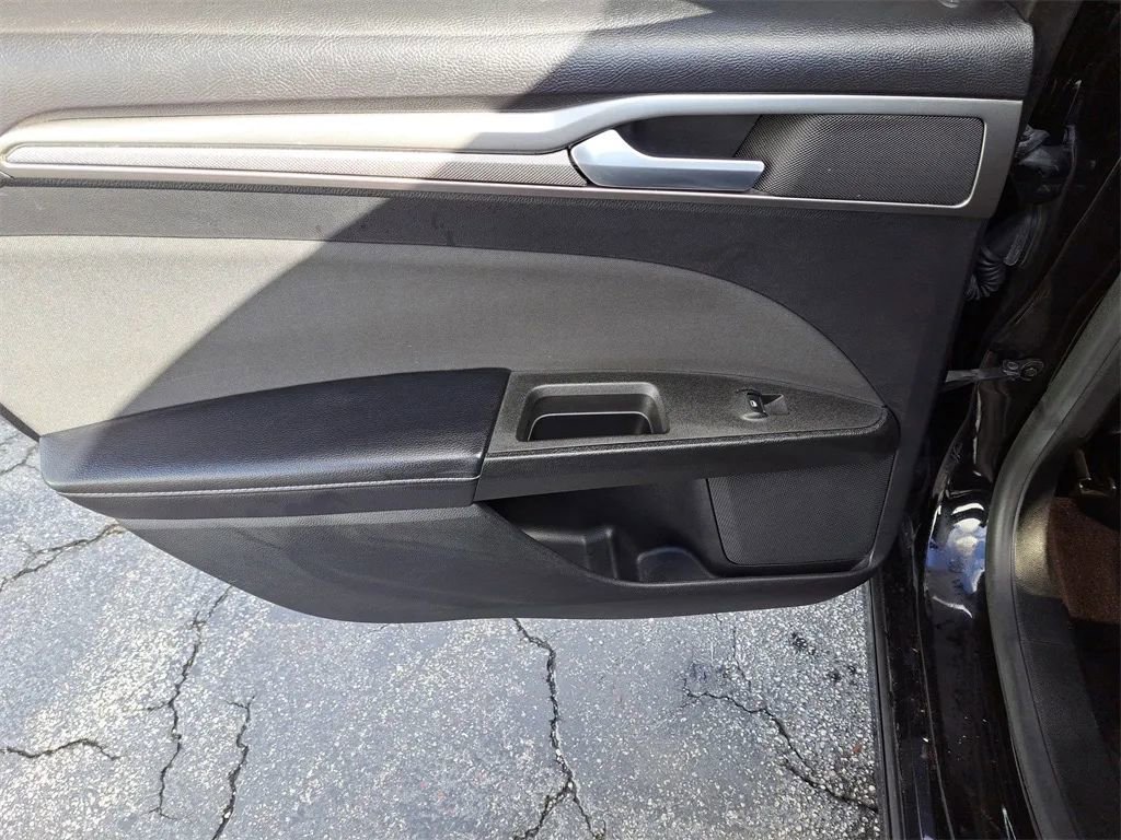 Used 2019 Ford Fusion SE image 14