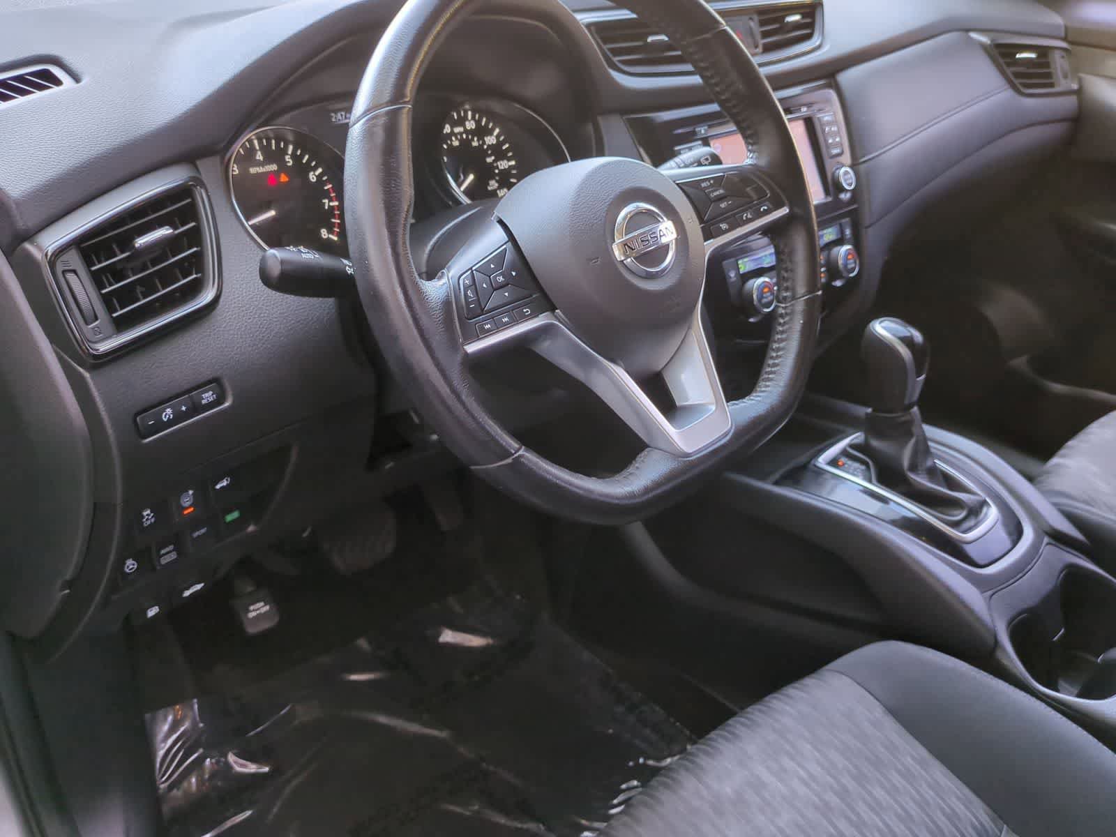 Used 2017 Nissan Rogue SV w/ SV Premium Package AWD/4WD image 10