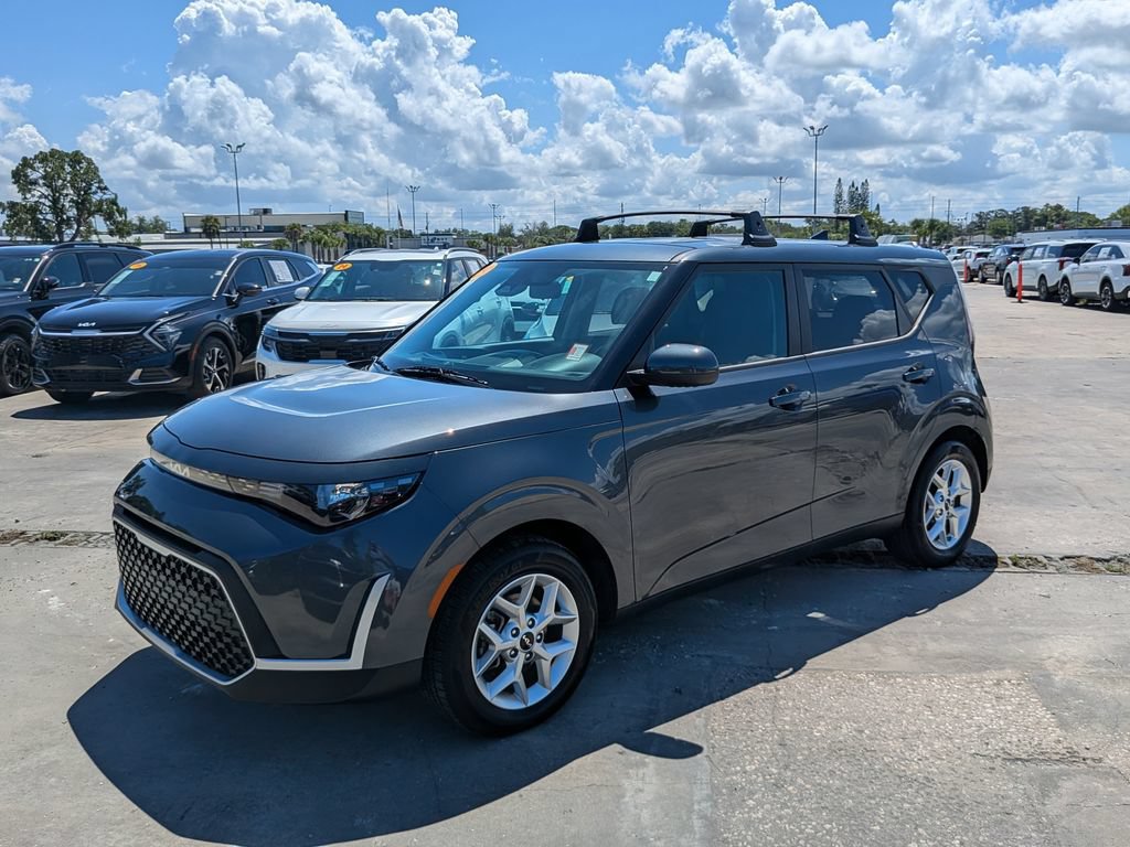 Certified 2023 Kia Soul LX w/ LX Technology Package FWD image 4