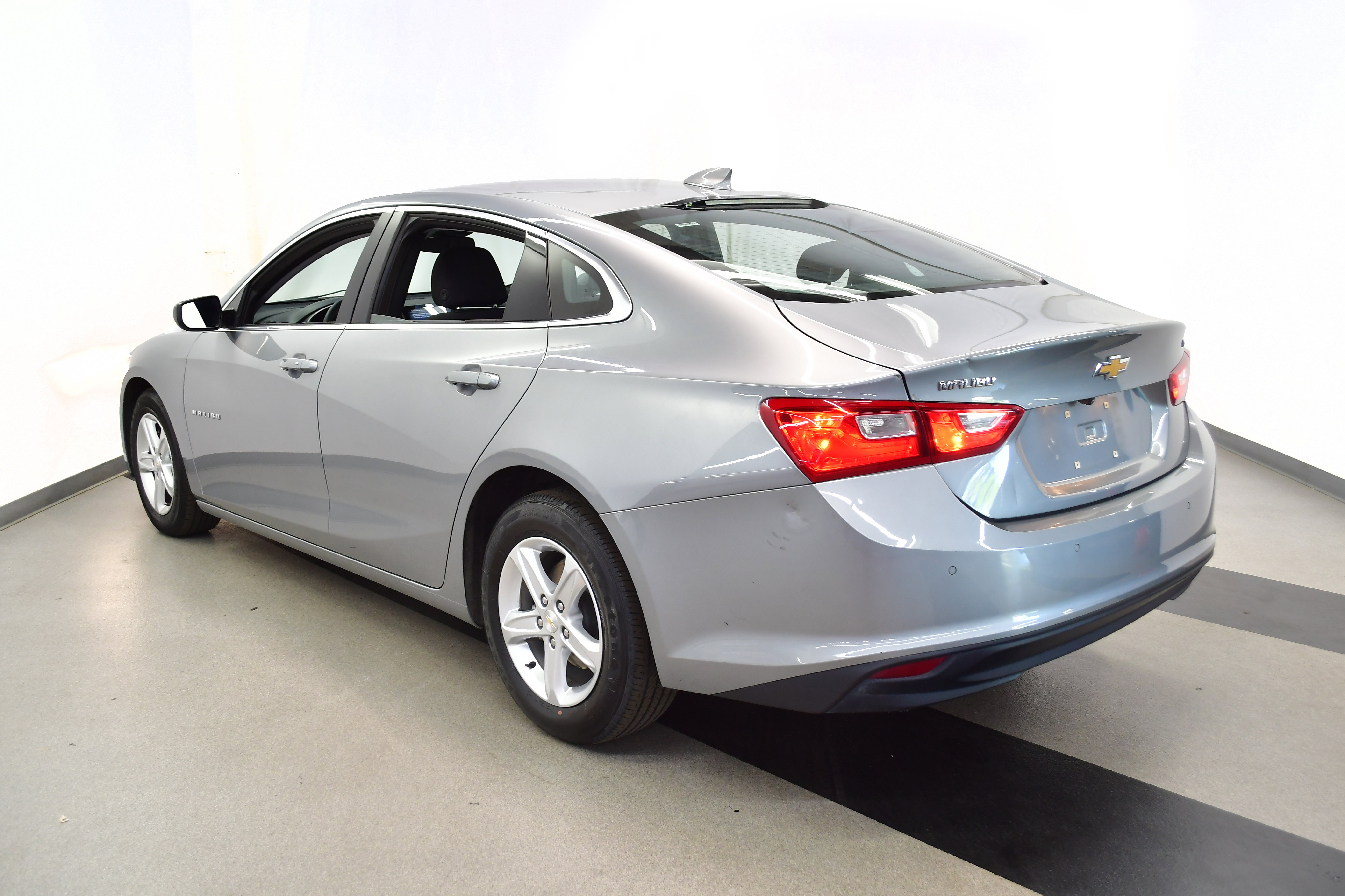 Used 2024 Chevrolet Malibu LT FWD image 5