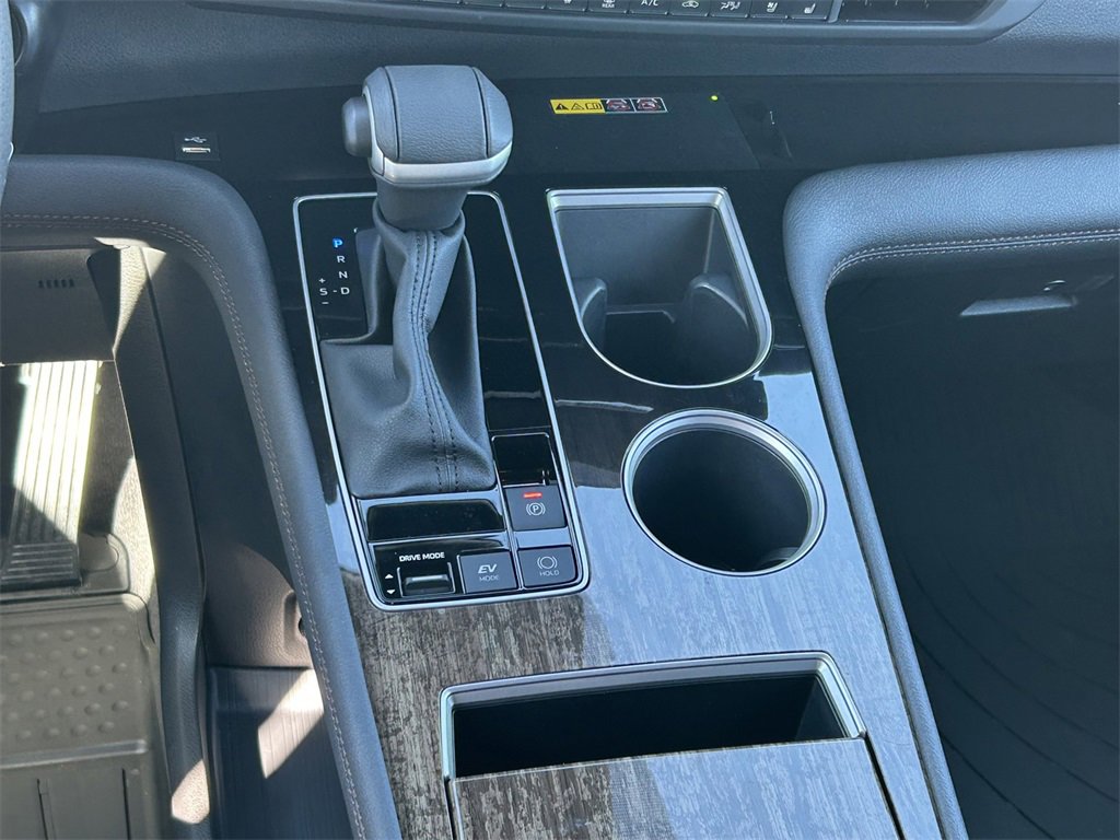 Used 2025 Toyota Sienna Platinum image 26