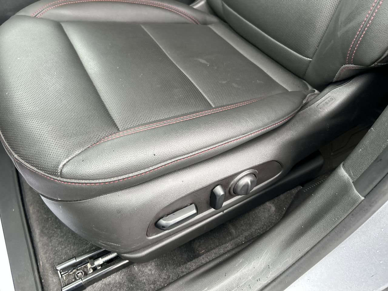 New 2025 Chevrolet Trax RS w/ Sunroof Package FWD image 23