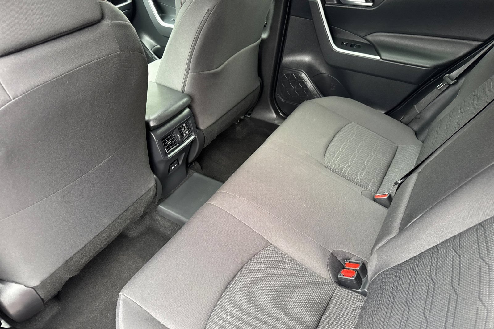 Used 2022 Toyota RAV4 SE w/ Weather & Moonroof Package AWD/4WD image 12