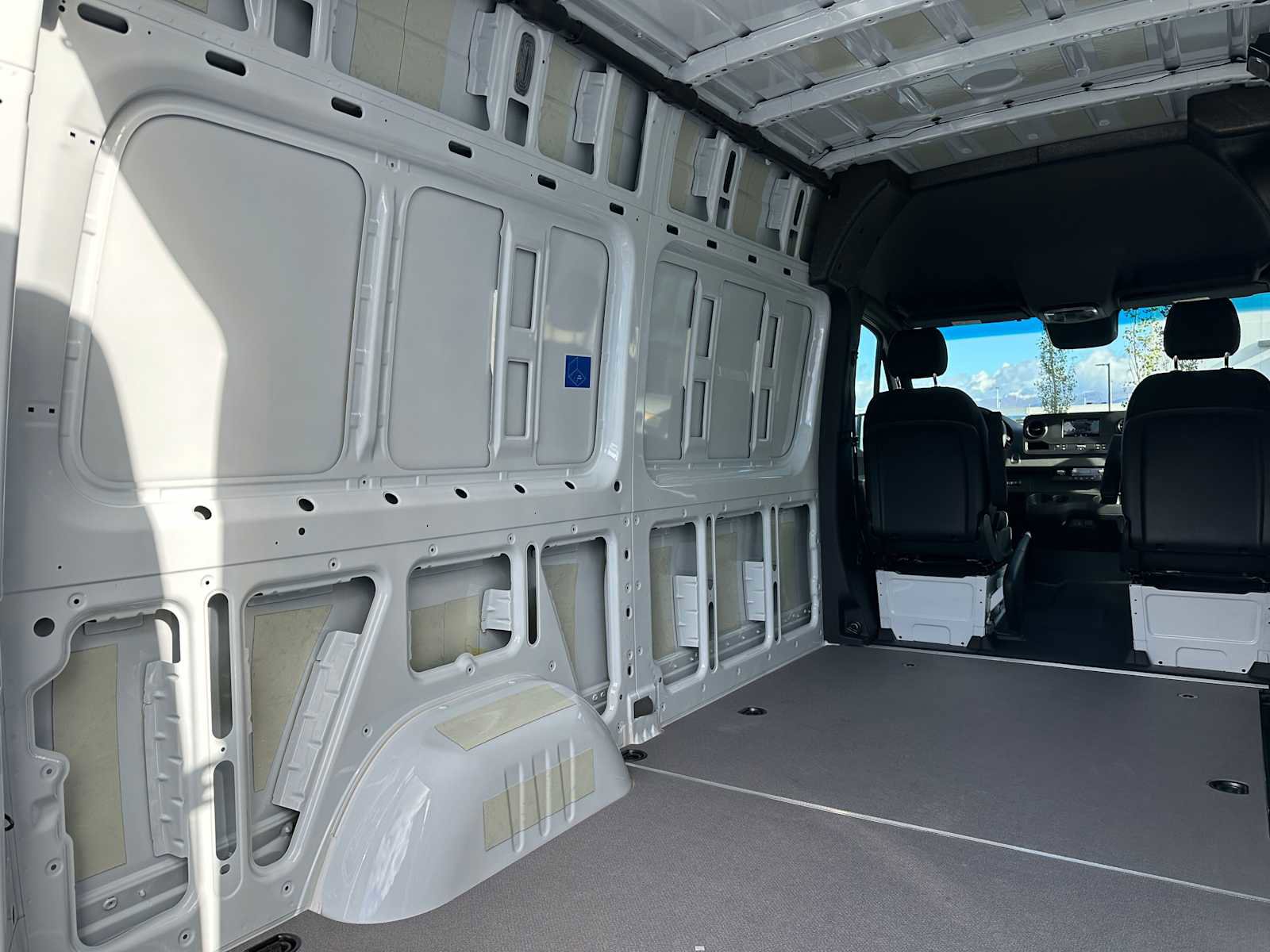Used 2023 Mercedes-Benz Sprinter 1500 image 27