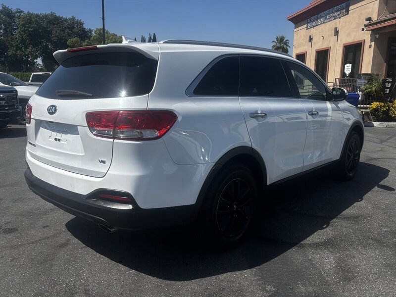 Used 2018 Kia Sorento FWD V6 w/ LX V6 Convenience Package image 8
