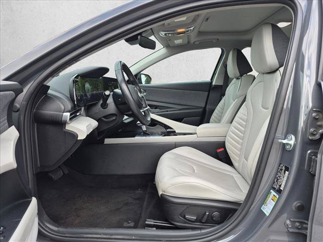 Used 2025 Hyundai Elantra Limited FWD image 17