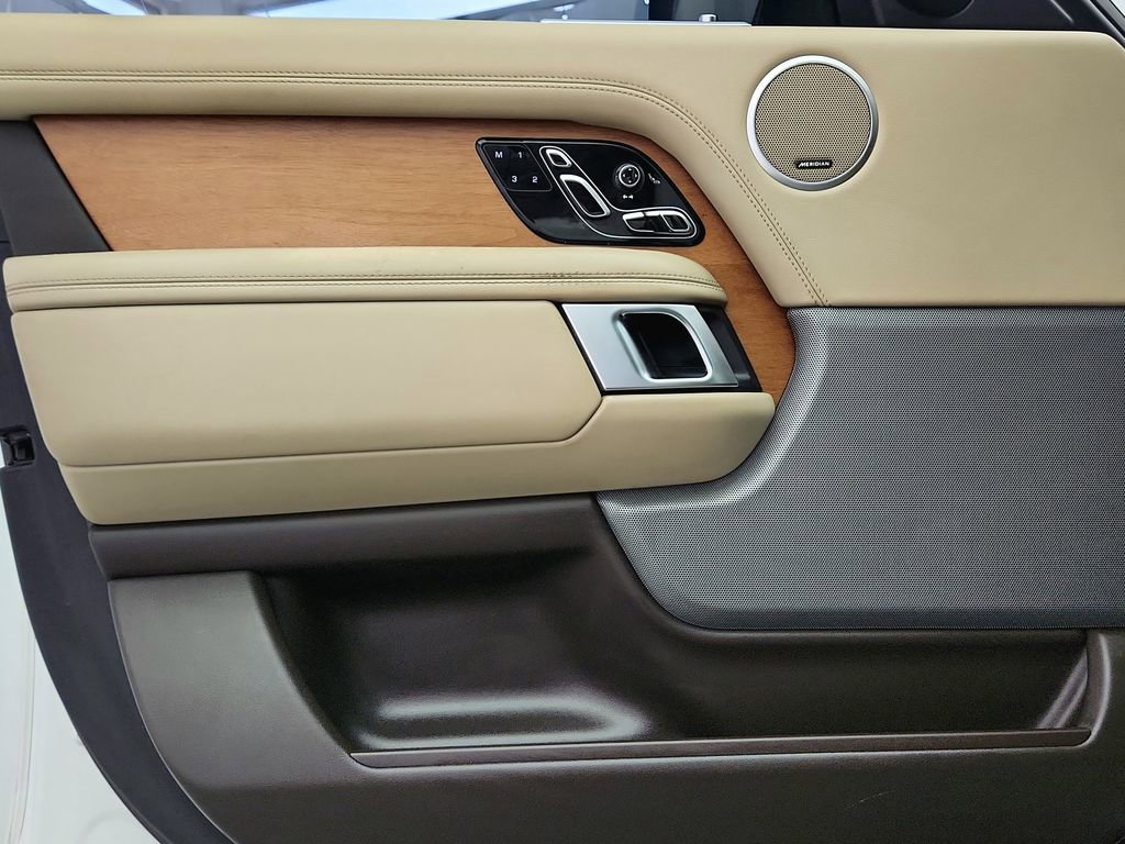 Used 2018 Land Rover Range Rover HSE image 30
