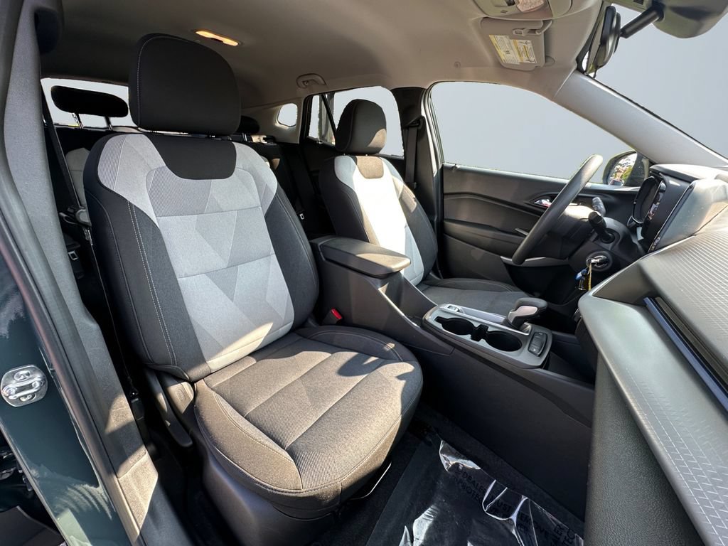 Used 2025 Chevrolet Trax LS w/ LS Convenience Package FWD image 15