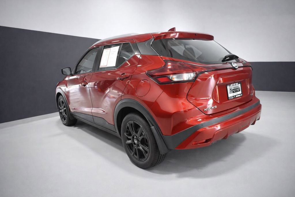 Used 2021 Nissan Kicks SV image 3