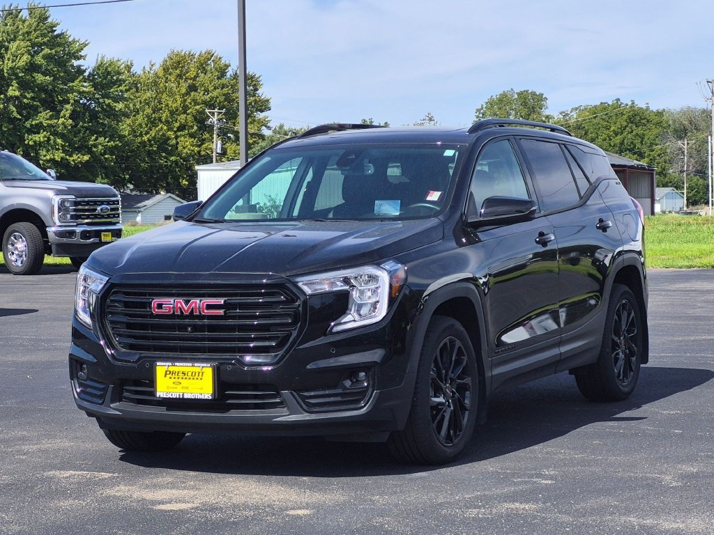 Used 2024 GMC Terrain SLT w/ Infotainment Package II AWD/4WD image 3