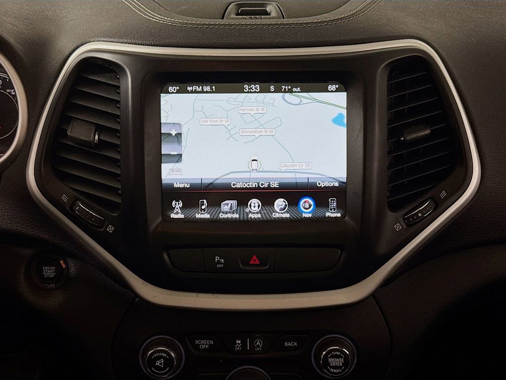 Used 2018 Jeep Cherokee Latitude Plus w/ Comfort/Convenience Group AWD/4WD image 11