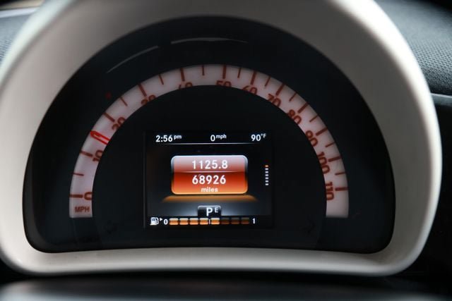Used 2016 smart fortwo passion RWD image 45