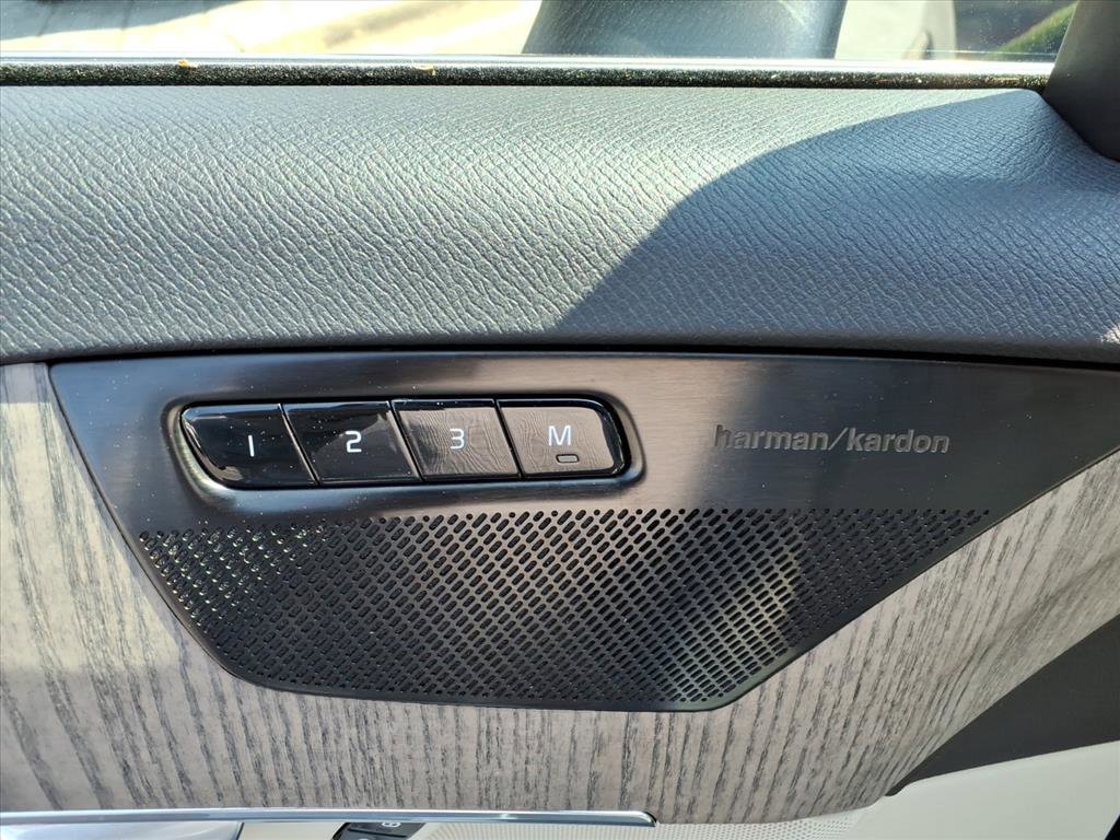 Certified 2023 Volvo XC90 B5 Plus image 16