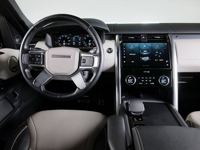 Used 2024 Land Rover Discovery Dynamic SE AWD/4WD image 11